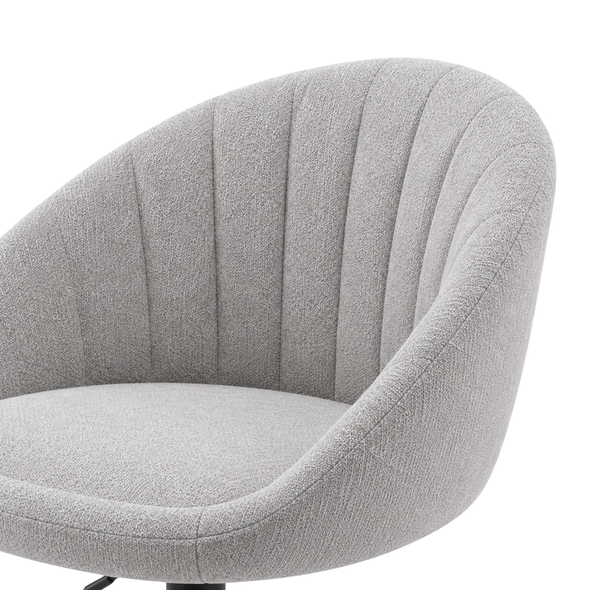 Tabouret de bar tissu gris clair Lomma (Lot de 2) | Coque tonneau, dossier cannelé, pivotant 360°, réglable 52 à 72 cm gros plan